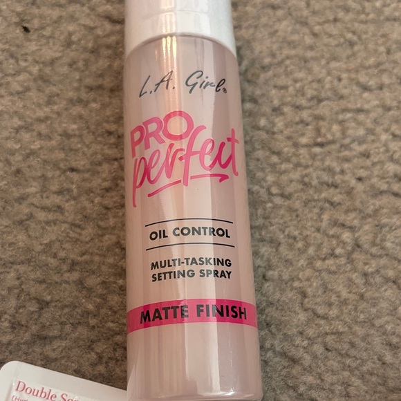 Strong Woman Beauty Bundle NARS, Clarins, Buxom, and more. - Picture 6 of 14